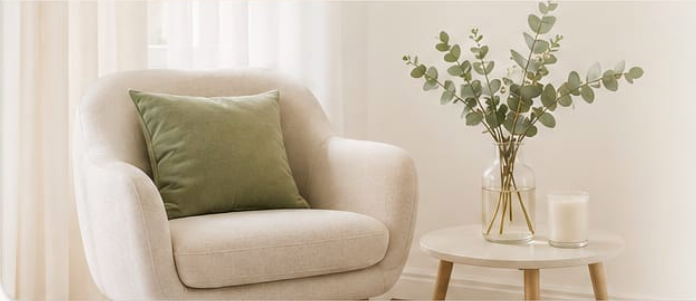 Ambiente del consultorio — sillón, planta y vela